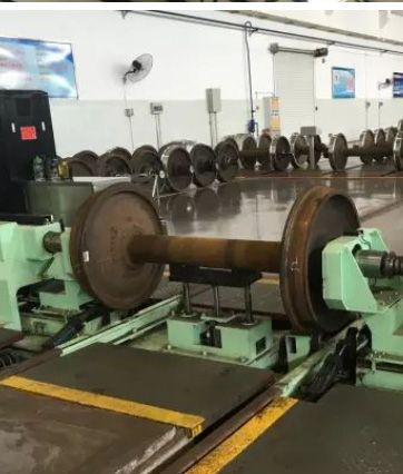 Axle neck measuring machine at Jiang'an Depot