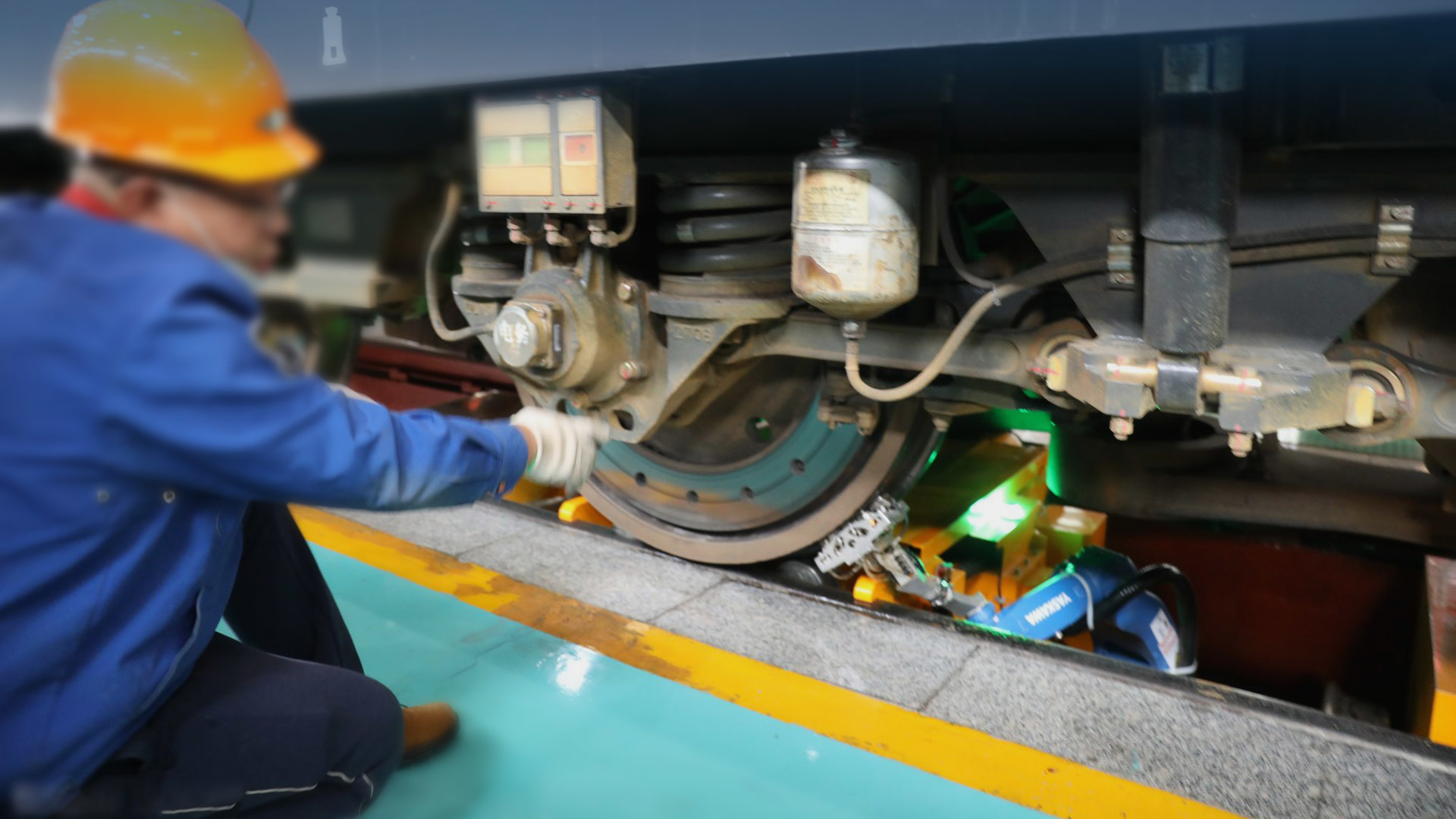  Quality first, Service first