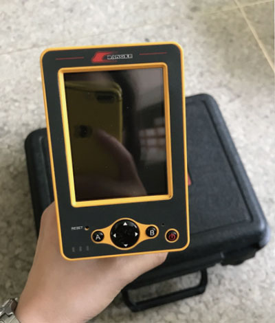 Portable temperature and image acquisition instrument